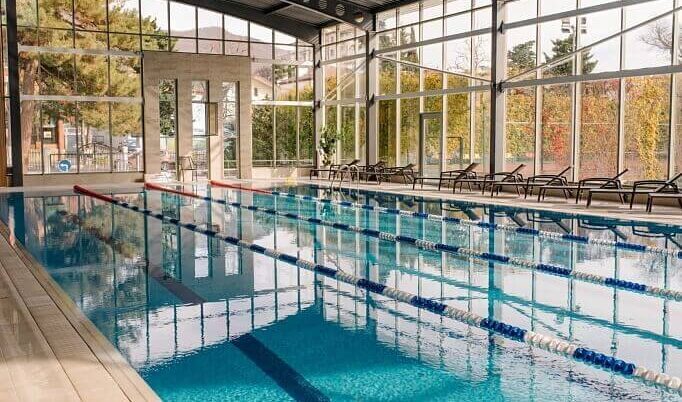 Крытый бассейн