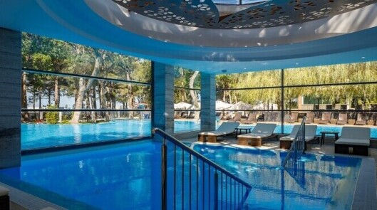 Бассейн в корпусе 5☆