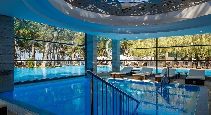 Бассейн в корпусе 5☆